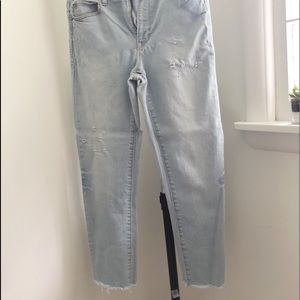 GAP LIGHT DENIM HIGH RISE SKINNY DISTRESSED